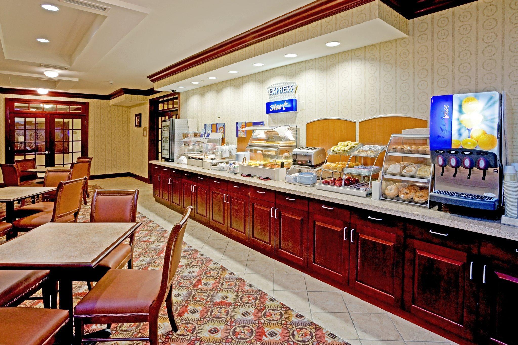 Holiday Inn Express & Suites Albany Airport Area - Latham By Ihg Екстериор снимка