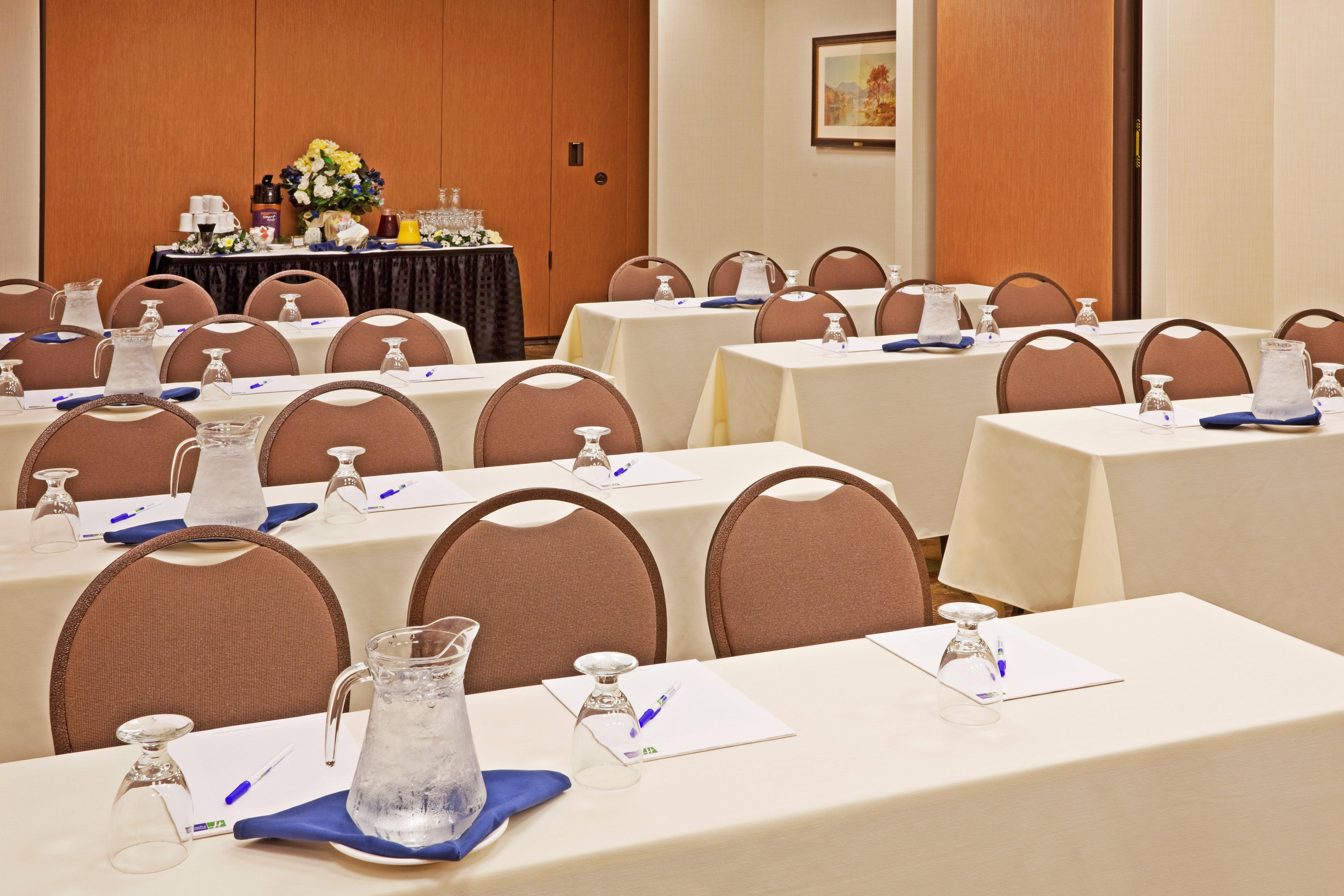 Holiday Inn Express & Suites Albany Airport Area - Latham By Ihg Екстериор снимка