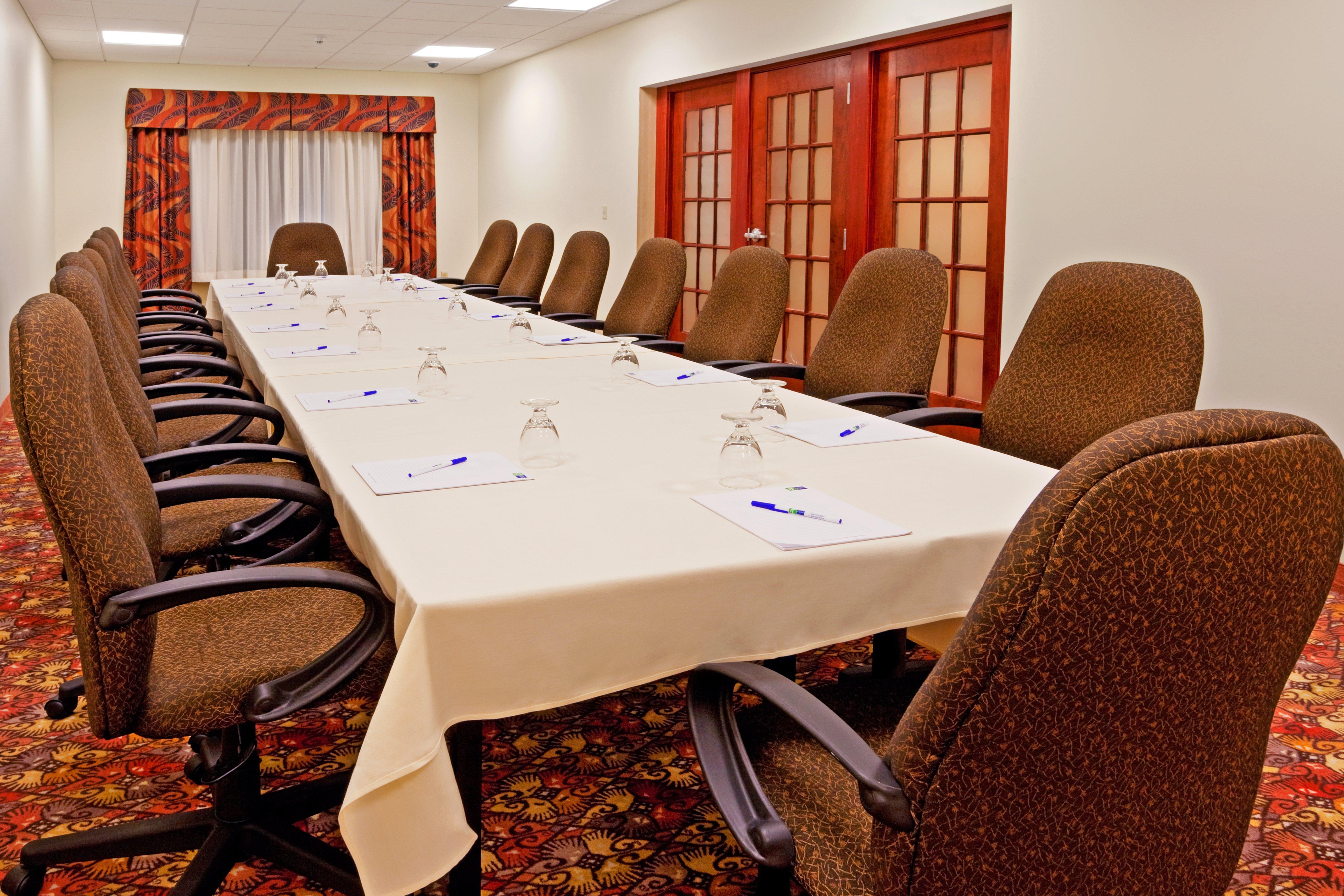 Holiday Inn Express & Suites Albany Airport Area - Latham By Ihg Екстериор снимка