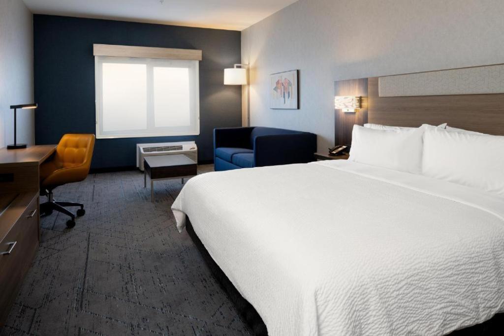 Holiday Inn Express & Suites Albany Airport Area - Latham By Ihg Екстериор снимка