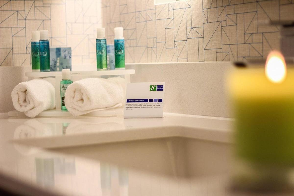 Holiday Inn Express & Suites Albany Airport Area - Latham By Ihg Екстериор снимка